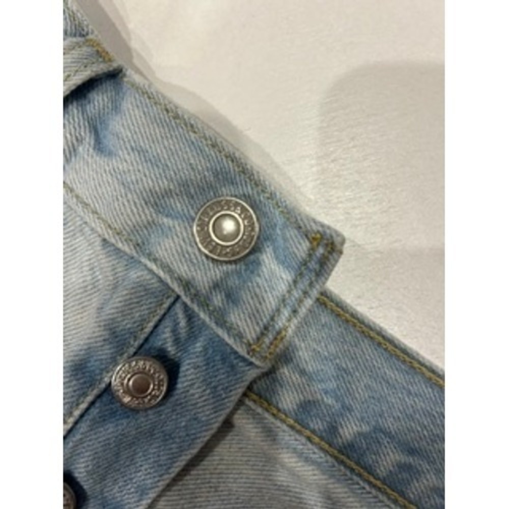 Levis 501 Original Cutoff Denim Shorts Light Wash Button Fly Frayed Hem Womens - Picture 3 of 5